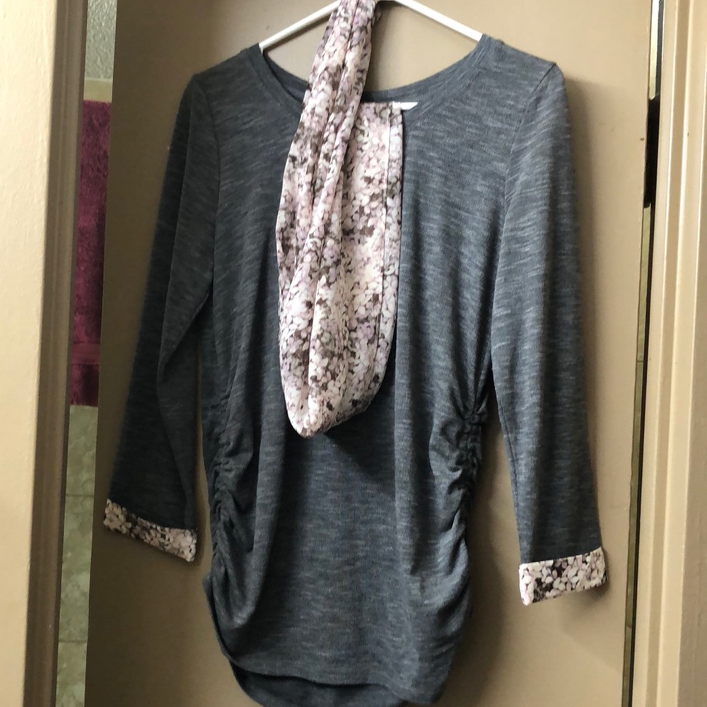 Elle gray sweater with floral scarf
